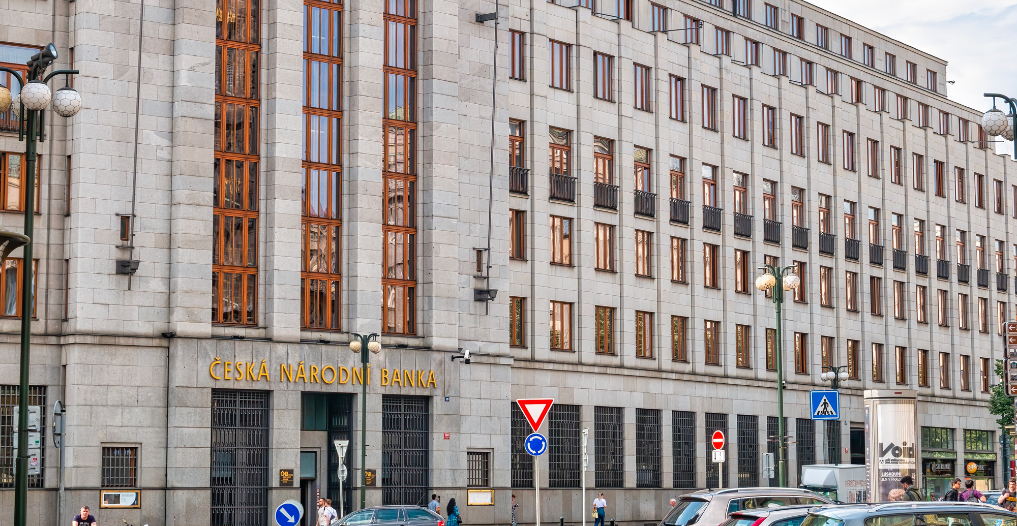 ČNB odebrala povolení Podnikatelské družstevní záložně, podíl v ní měl i premiér