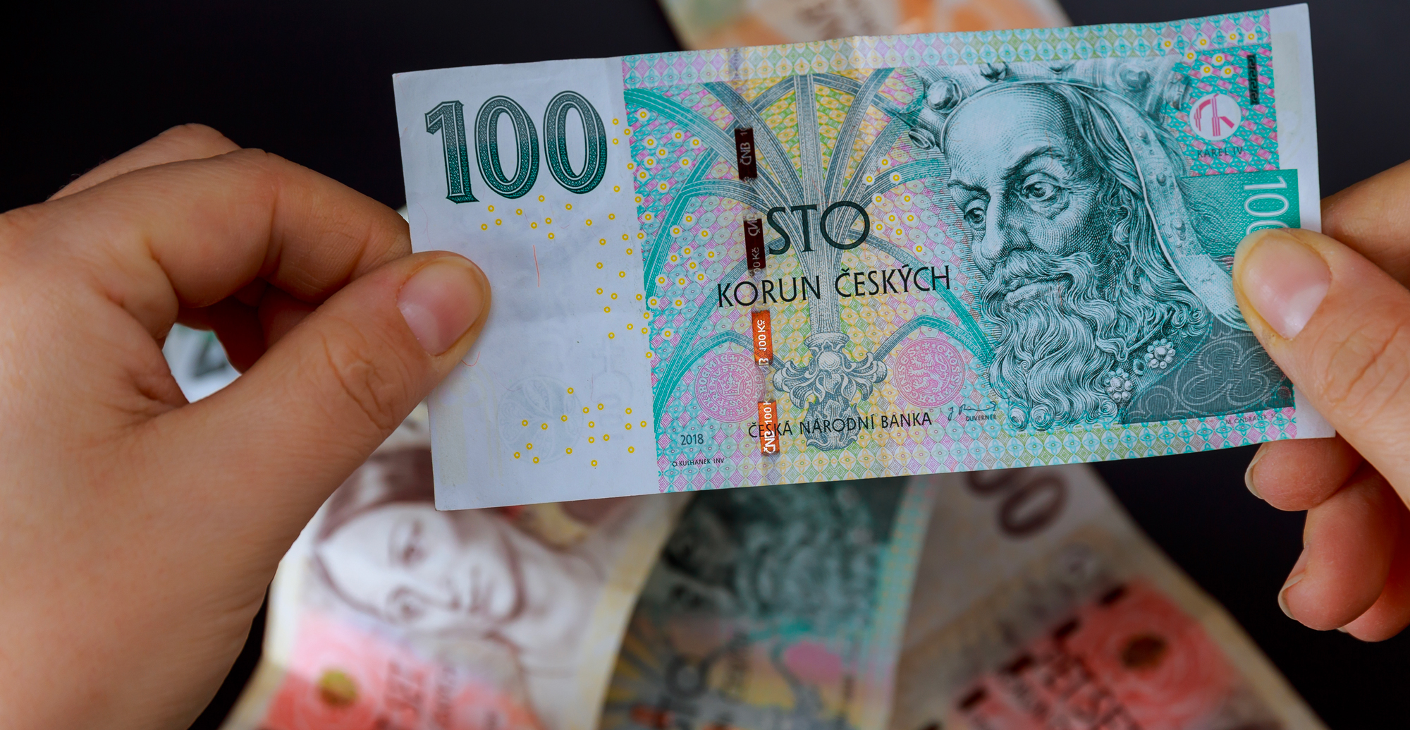 Jak poznat falešnou bankovku: Praktický průvodce pro každého Jak poznat falešnou bankovku: Praktický průvodce pro každého