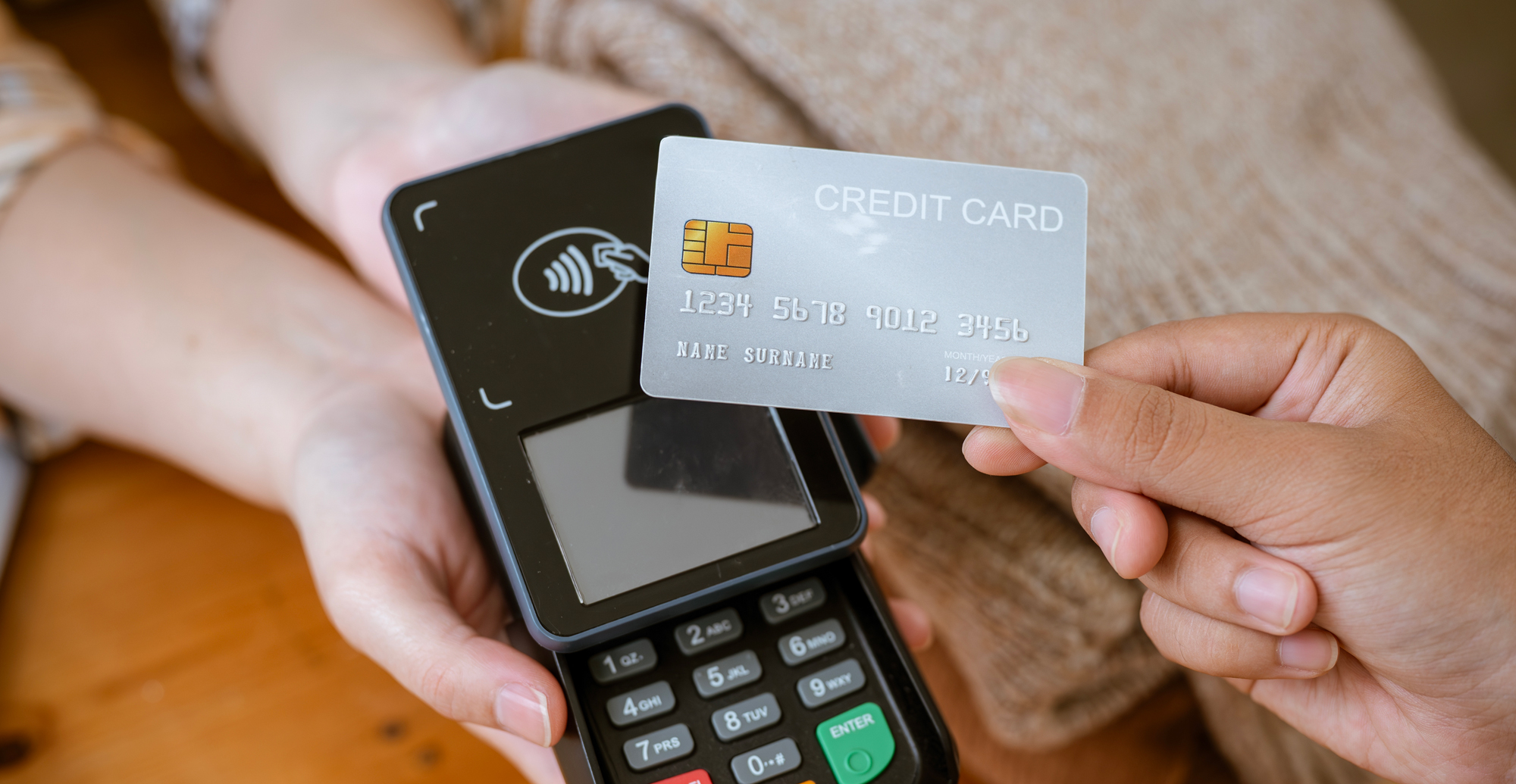 Test platebních karet: kolik z vaší karty vytáhne cizí člověk, který nezná PIN? Test platebních karet: kolik z vaší karty vytáhne cizí člověk, který nezná PIN?