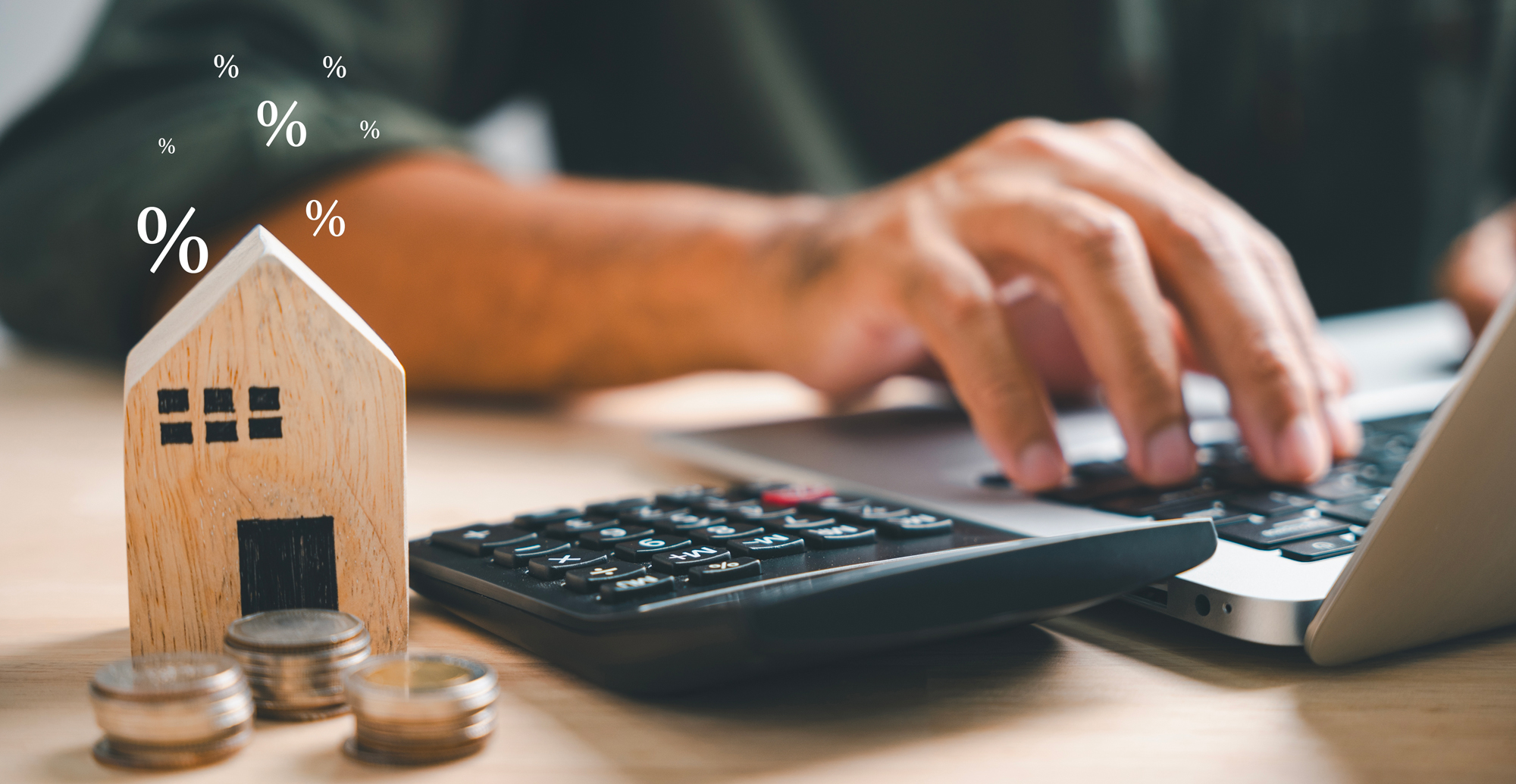 Zlevňování hypoték zrychluje: proč sazby klesají a co může změnit nová vláda Zlevňování hypoték zrychluje: proč sazby klesají a co může změnit nová vláda