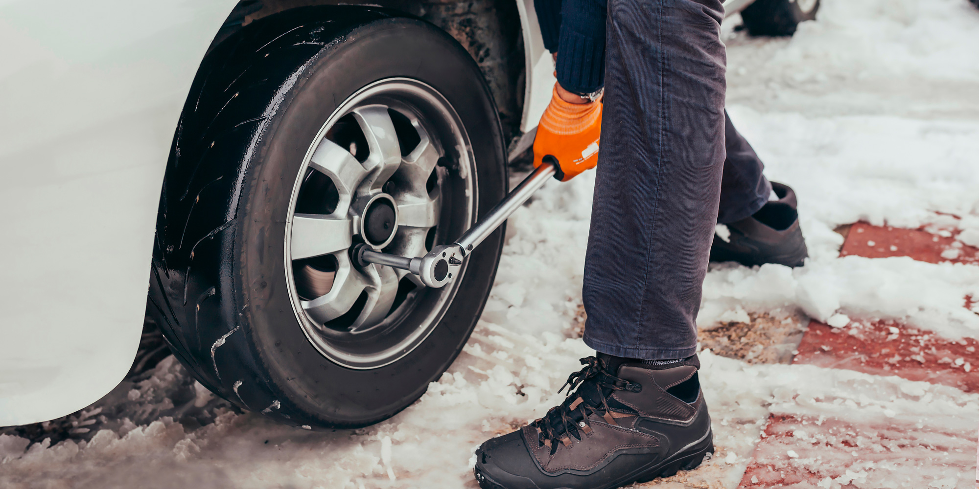 Nehoda na letních pneumatikách? Automaticky nepřicházíte o pojištění, klíčová je příčinná souvislost Nehoda na letních pneumatikách? Automaticky nepřicházíte o pojištění, klíčová je příčinná souvislost