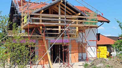 Hypotéka na stavbu domu: poradíme vám, jak ji získat i čerpat